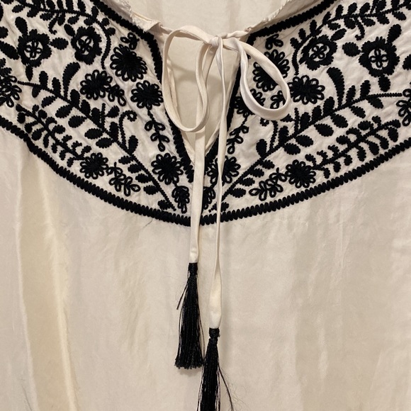 Top Classic Embroidered - Picture 6 of 8